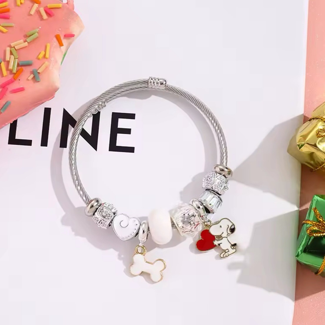 Leuke Cartoon Snoopy Bone Hear - Jewelry Making Metals recensie en prijs